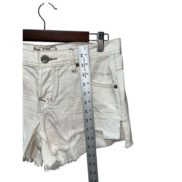 Free People Women's Ivory Denim Distressed Mini Shorts Size 26 Cutoff Festival - Picture 6 of 6
